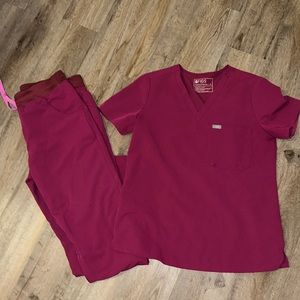 Figs women’s magenta scrub set size medium